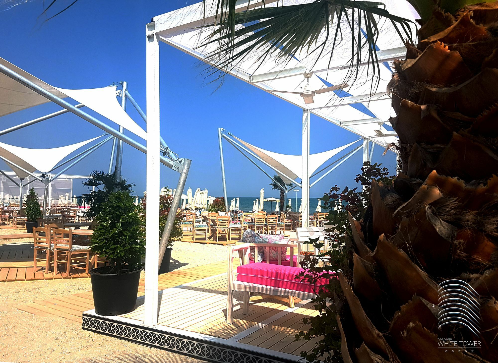 White Tower Aparthotel Mamaia