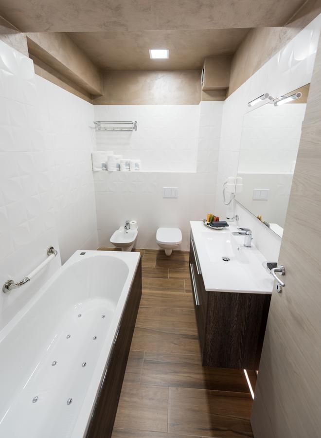 Hotel de apartamente White Tower Mamaia
